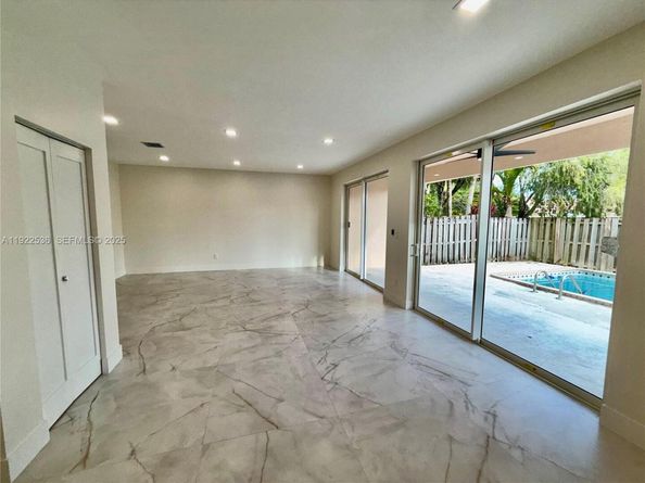 15254 SW 109th St, Miami FL 33196