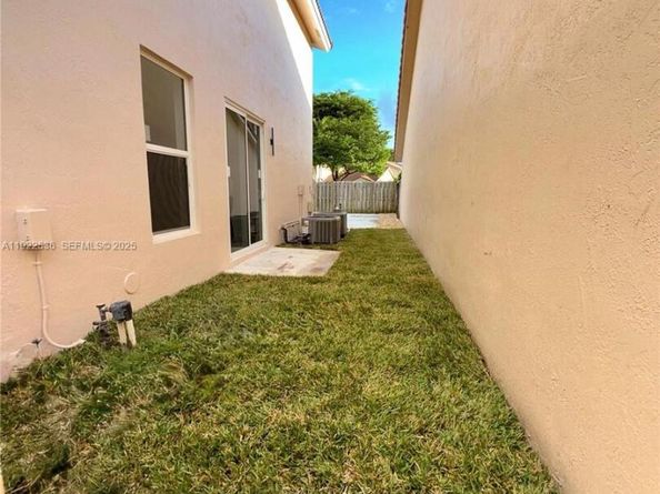 15254 SW 109th St, Miami FL 33196