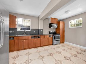 3853 NW 209th St, Miami Gardens FL 33055