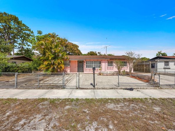 3853 NW 209th St, Miami Gardens FL 33055