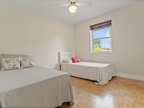 1051 SW 95th Ter, Pembroke Pines FL 33025