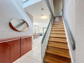 781 NE 195th St, Miami FL 33179