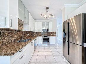 781 NE 195th St, Miami FL 33179