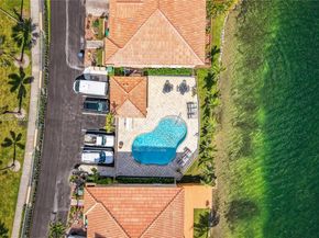 781 NE 195th St, Miami FL 33179