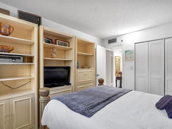 1300 Saint Charles Pl L12, Pembroke Pines FL 33026