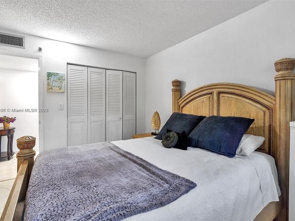 1300 Saint Charles Pl L12, Pembroke Pines FL 33026