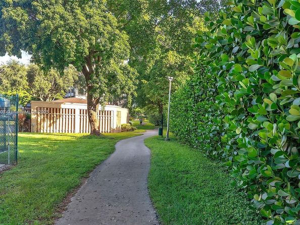 1300 Saint Charles Pl L12, Pembroke Pines FL 33026