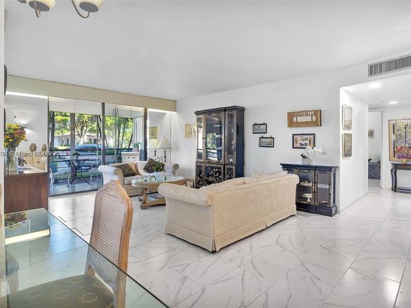 1300 Saint Charles Pl L12, Pembroke Pines FL 33026