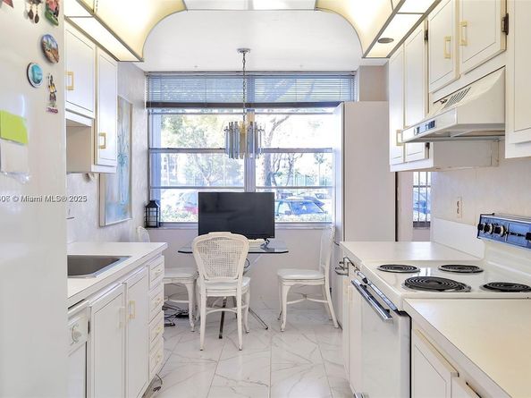 1300 Saint Charles Pl L12, Pembroke Pines FL 33026