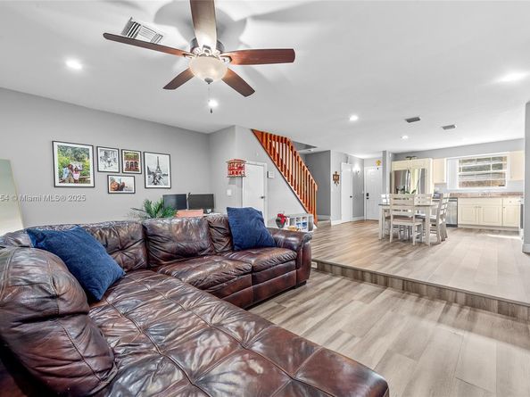 7068 Woodmont Ave, Tamarac FL 33321