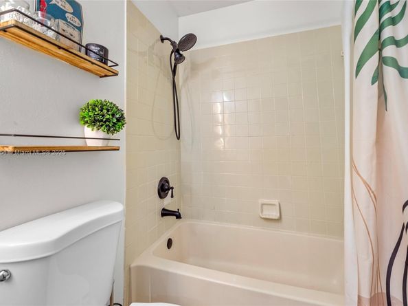 7068 Woodmont Ave, Tamarac FL 33321