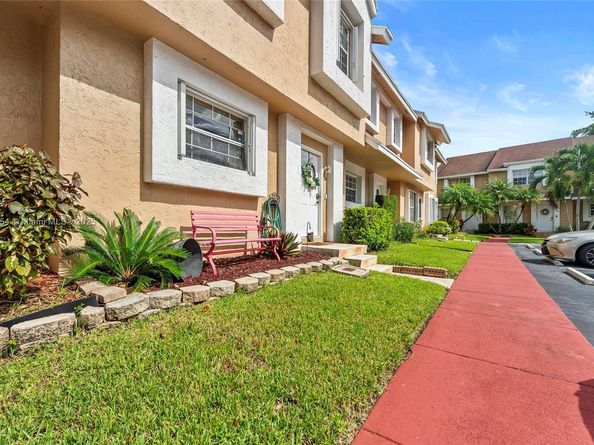 7068 Woodmont Ave, Tamarac FL 33321