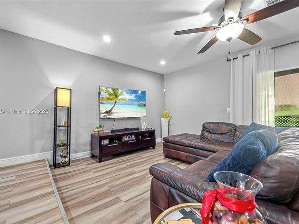 7068 Woodmont Ave, Tamarac FL 33321