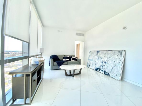 851 NE 1st Ave 2802, Miami FL 33132