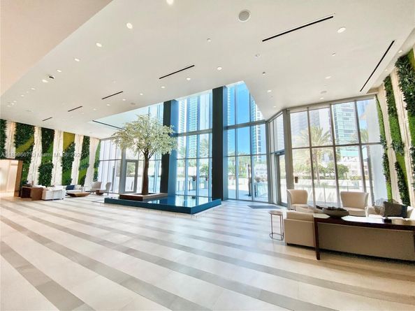851 NE 1st Ave 2802, Miami FL 33132