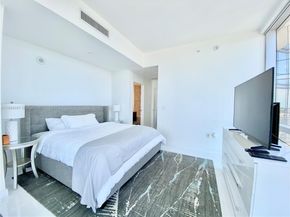 851 NE 1st Ave 2802, Miami FL 33132