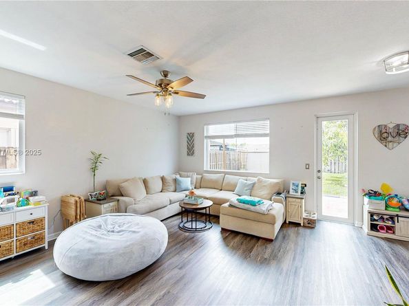 2389 NE 4th St, Homestead FL 33033