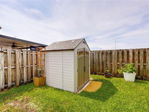 2389 NE 4th St, Homestead FL 33033