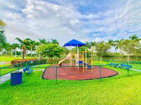 2389 NE 4th St, Homestead FL 33033