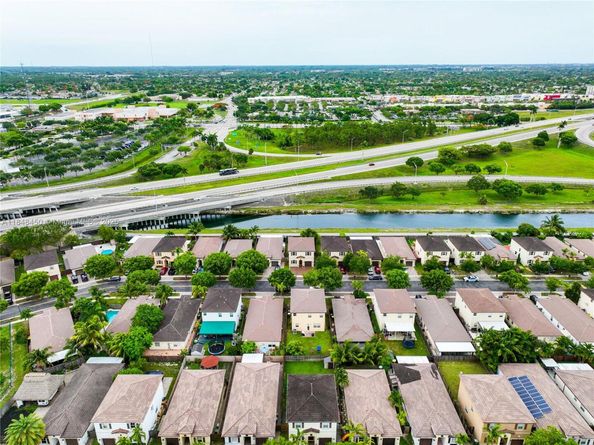 2389 NE 4th St, Homestead FL 33033