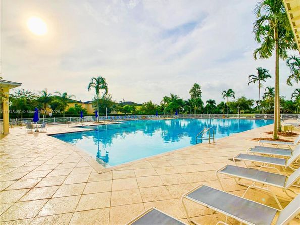 2389 NE 4th St, Homestead FL 33033
