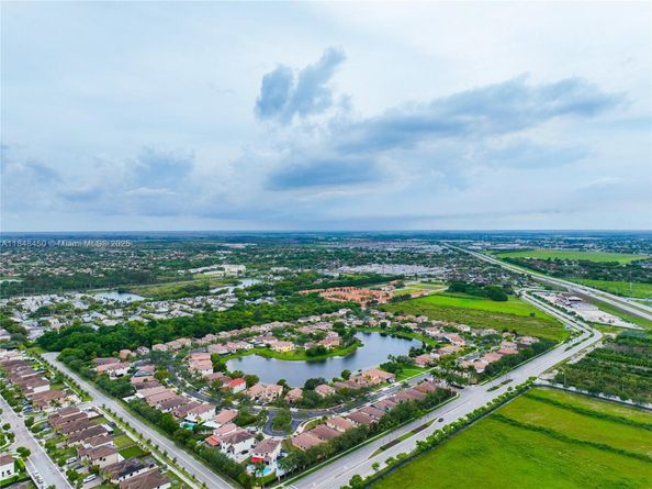 2389 NE 4th St, Homestead FL 33033