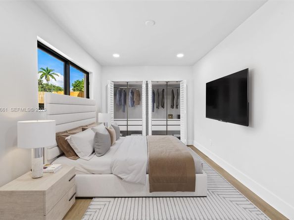 230 NE 43rd St, Oakland Park FL 33334