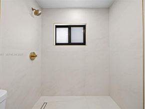 230 NE 43rd St, Oakland Park FL 33334