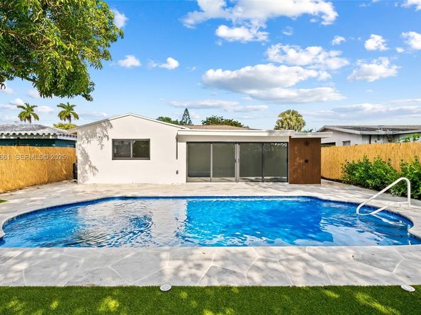 230 NE 43rd St, Oakland Park FL 33334