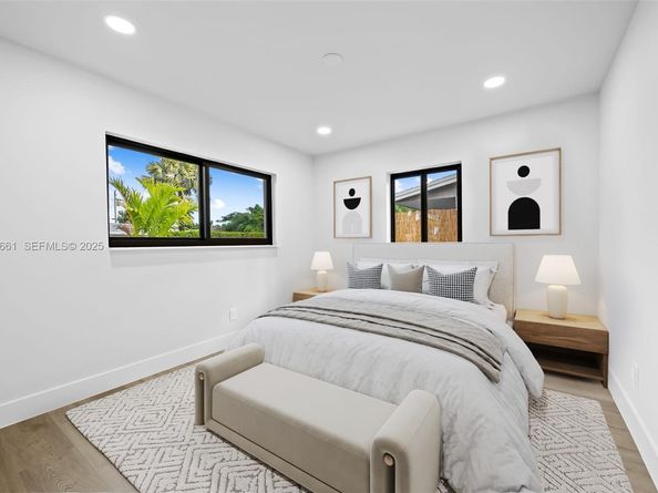 230 NE 43rd St, Oakland Park FL 33334