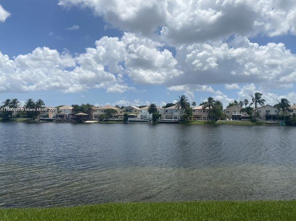 11156 NW 73rd St, Doral FL 33178