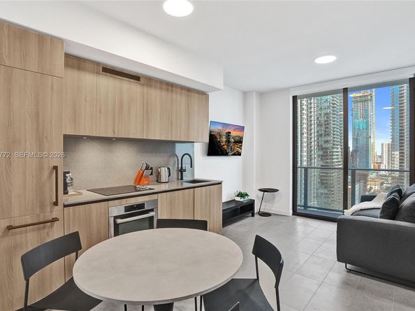 121 NE 5th St 2411, Miami FL 33132