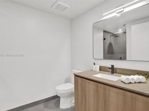 121 NE 5th St 2411, Miami FL 33132