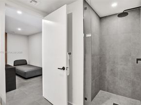 121 NE 5th St 2411, Miami FL 33132