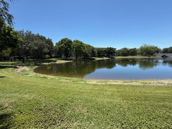 2305 Lucaya Ln H1, Coconut Creek FL 33066