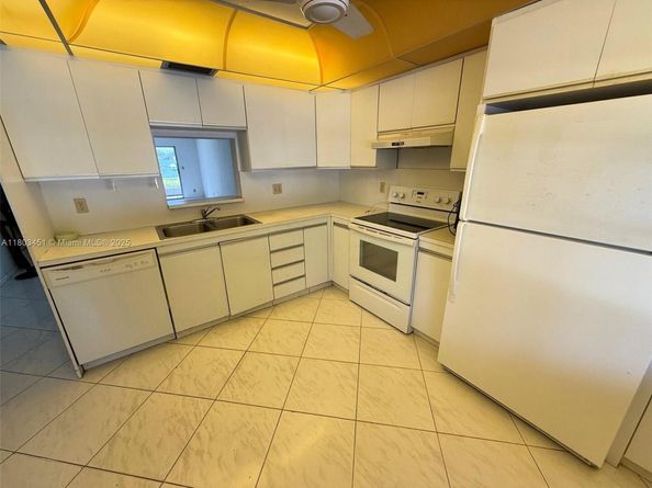 2305 Lucaya Ln H1, Coconut Creek FL 33066