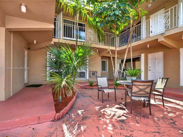 2864 NE 32nd St 7, Fort Lauderdale FL 33306