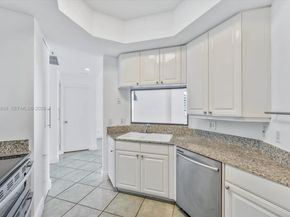 888 Brickell Key Dr 2201, Miami FL 33131
