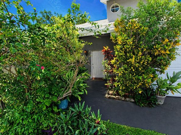 12113 NW 33rd St, Sunrise FL 33323