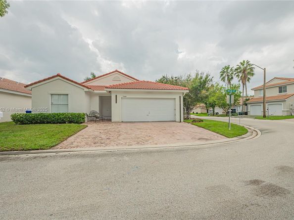 3380 SW 50th St, Hollywood FL 33312