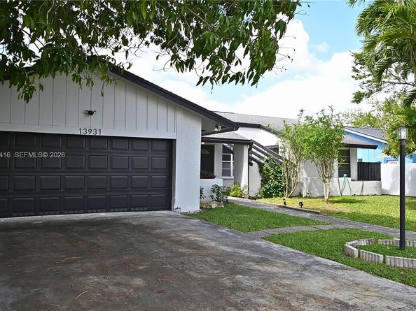 13931 SW 105th St, Miami FL 33186