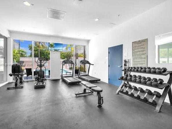 1850 Monroe 309, Hollywood FL 33020
