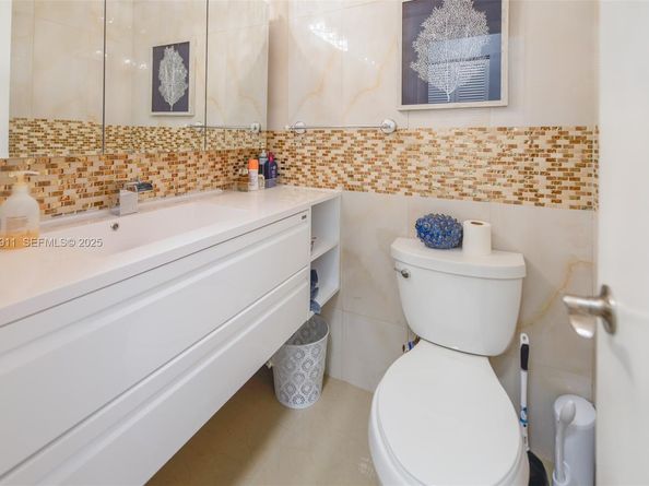 1950 S Ocean Dr 20D, Hallandale Beach FL 33009