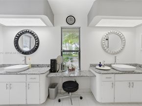 18546 Lake Bend Dr, Jupiter FL 33458