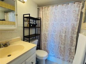 3660 NE 166th St 812, North Miami Beach FL 33160