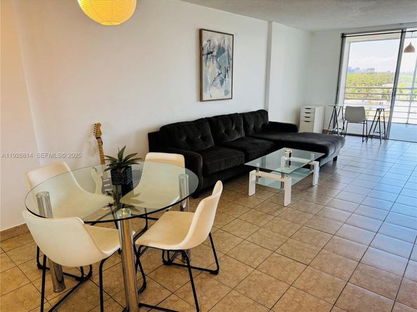 3660 NE 166th St 812, North Miami Beach FL 33160