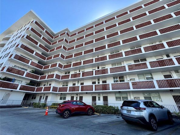 3660 NE 166th St 812, North Miami Beach FL 33160