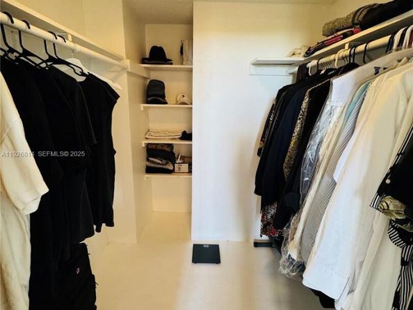 3660 NE 166th St 812, North Miami Beach FL 33160