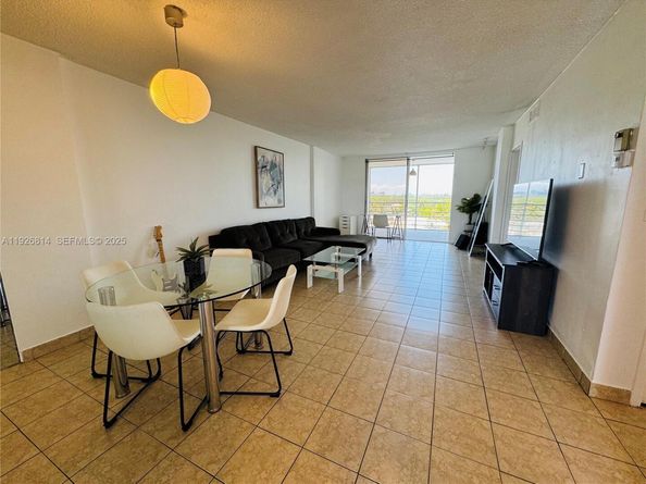 3660 NE 166th St 812, North Miami Beach FL 33160