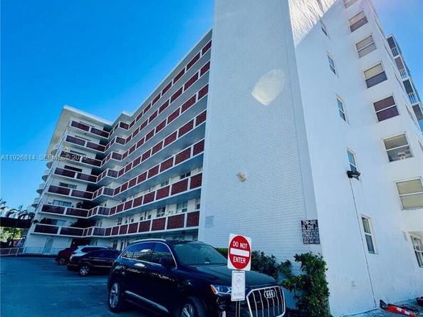 3660 NE 166th St 812, North Miami Beach FL 33160